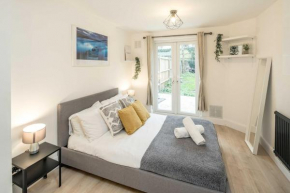 Stunning 1 Bed Luxury London Garden Apartment